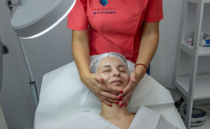masajul facial - cosmetologie - skinmed clinic